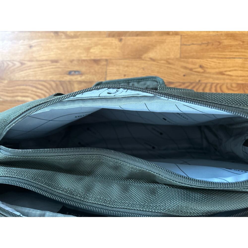Delsey Laptop Computer Messenger Bag Army Green Tons of Storage EUC - Picture 6 of 10